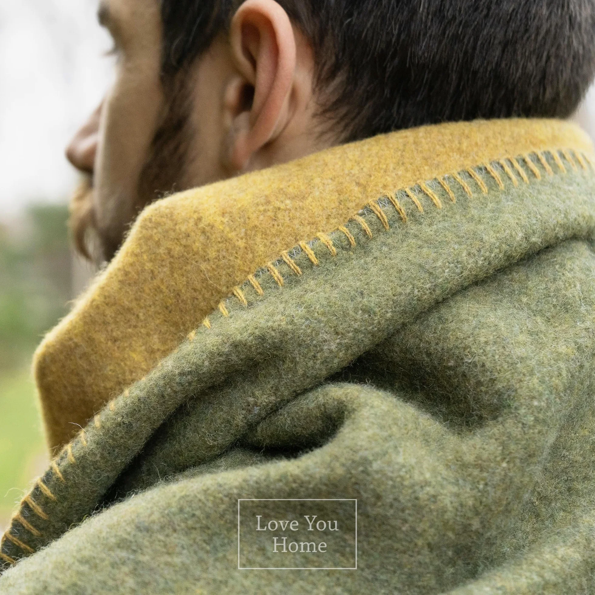 LYHome Plaid Laine Merinos - Couverture pour Canape Lit 1 Personne, Couvertures Accessoires Exterieur de Camping Militaire Voyage et Armee, Hiver Chaud 150x215 cm, Moutarde - Vert Olive Réversible